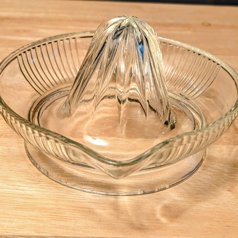 Anchor Hocking Clear Glass Citrus Juicer - Picture 5 of 6